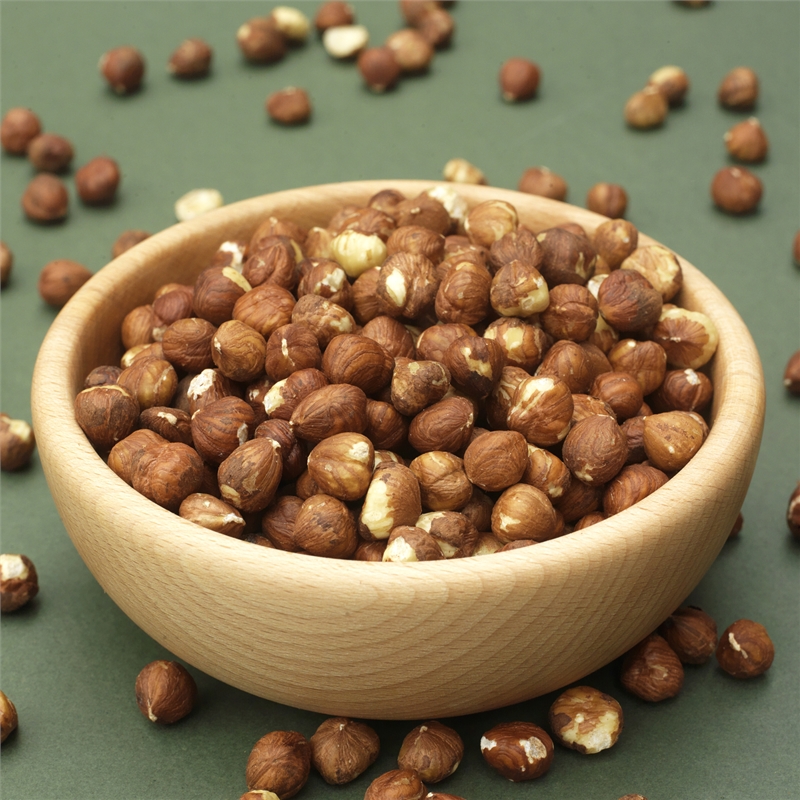 Cracked Kentish Cobnuts (kernels)